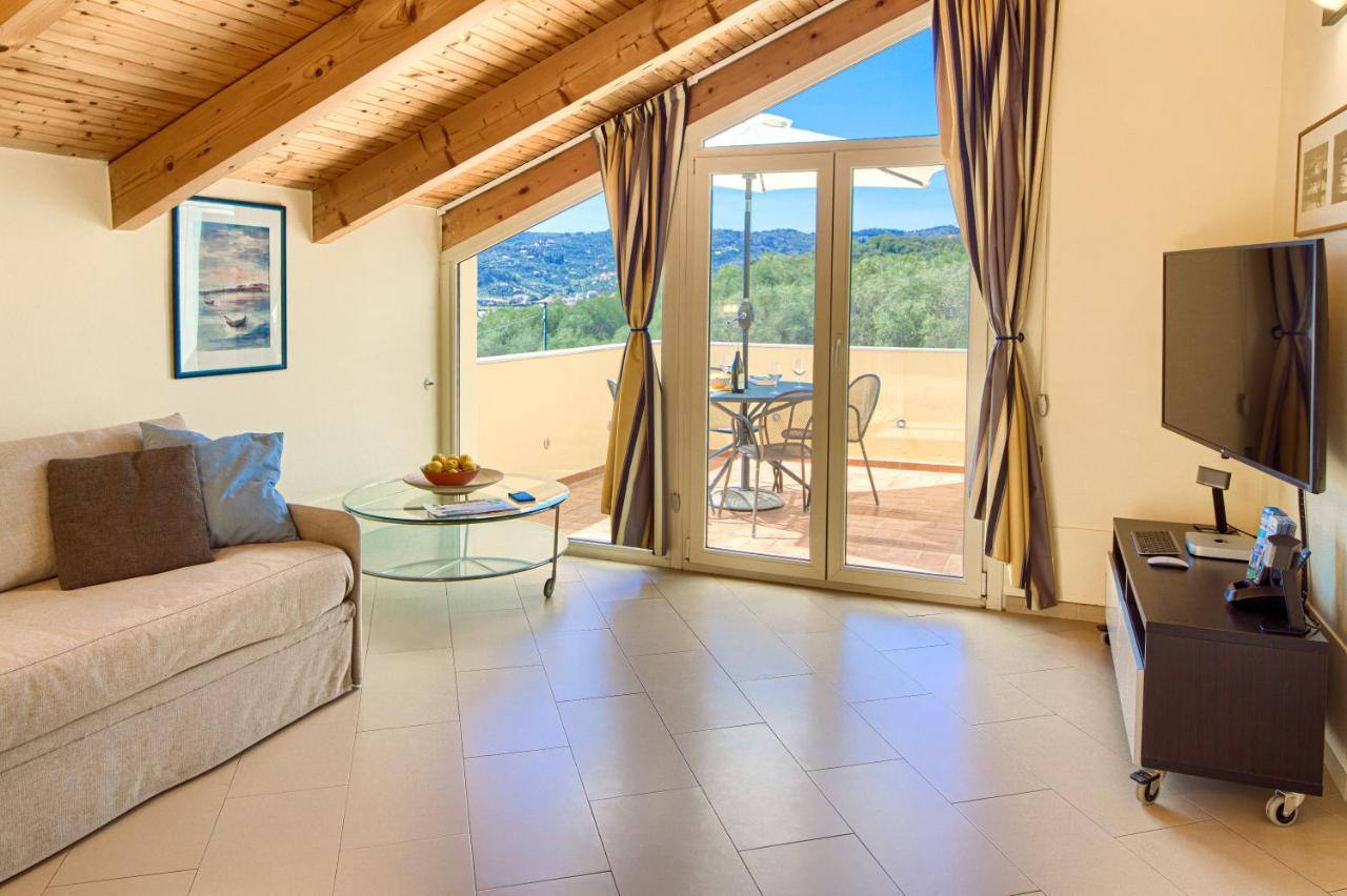 Appartamenti Villa Il Poggiolo Диано-Марина Экстерьер фото