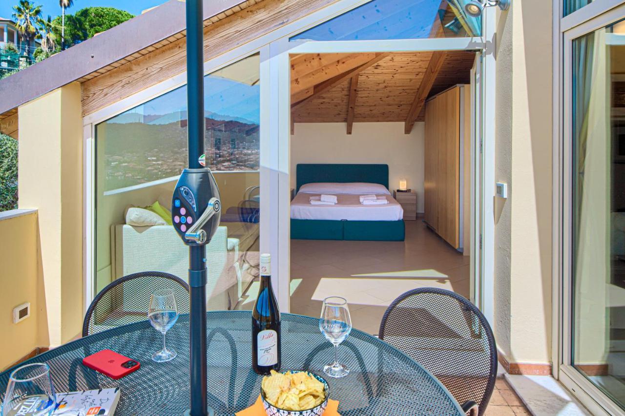 Appartamenti Villa Il Poggiolo Диано-Марина Экстерьер фото