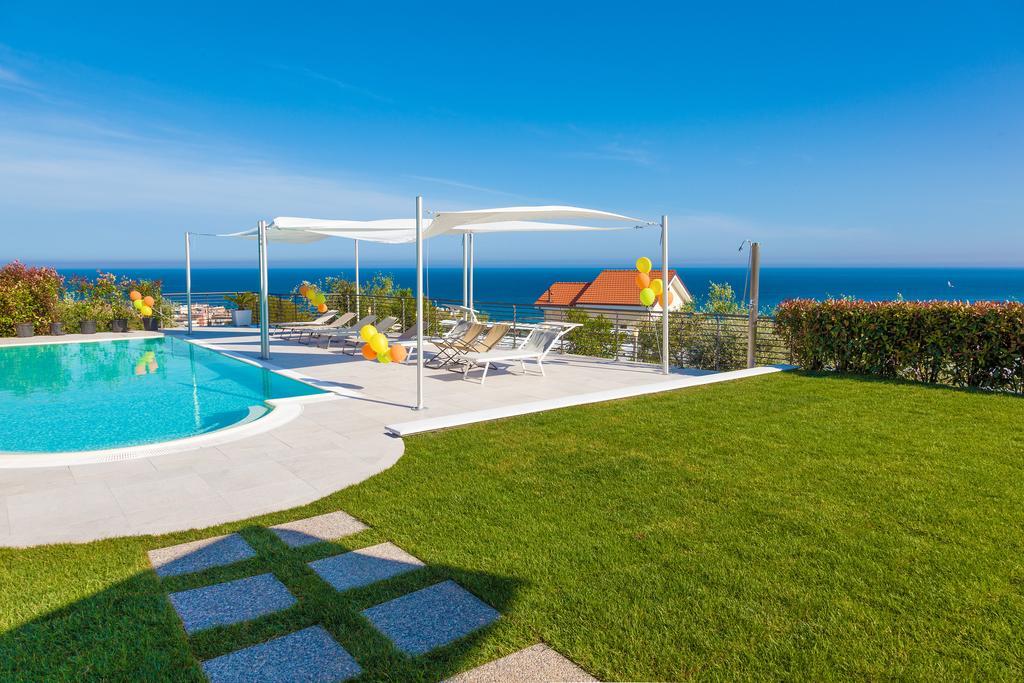 Appartamenti Villa Il Poggiolo Диано-Марина Экстерьер фото